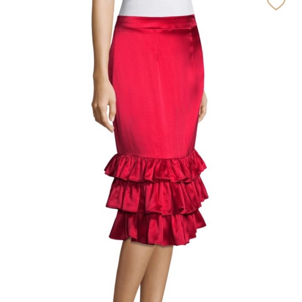 The perfect SILK RED skirt 💋